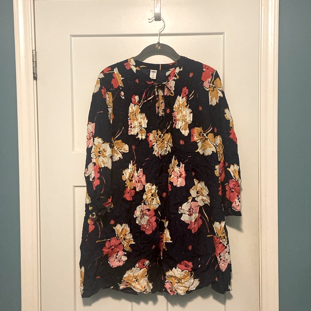 Long sleeve flowery swing dress